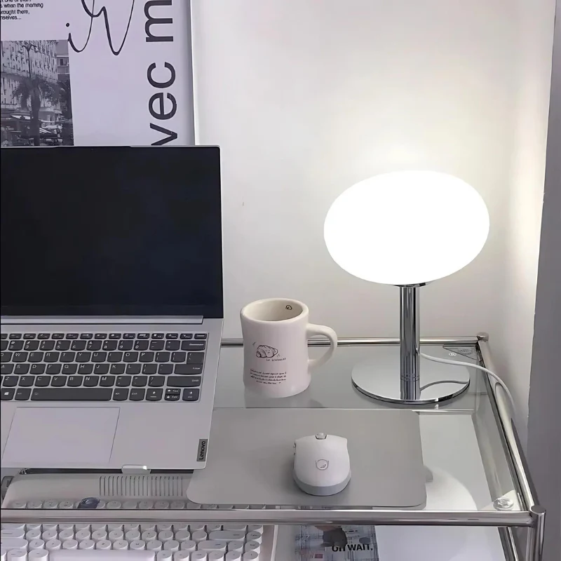 CrystalGlamour | Elegant Table Lamp in Modern Design - Image 4