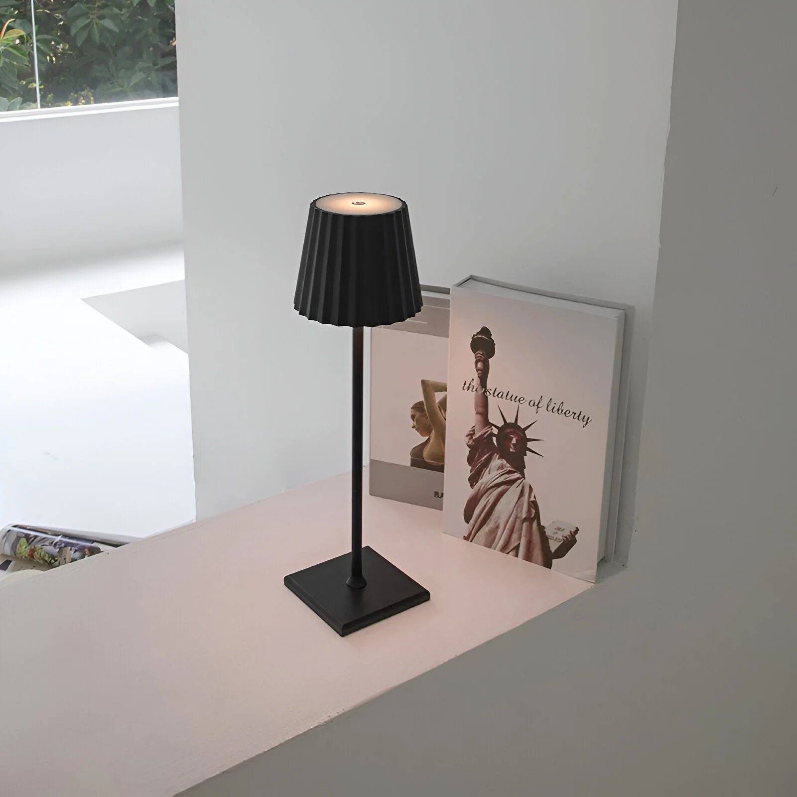 LaminaTouch 2.0 - Dimmable Wireless and Rechargeable Modern LED Table Lamp - Image 2