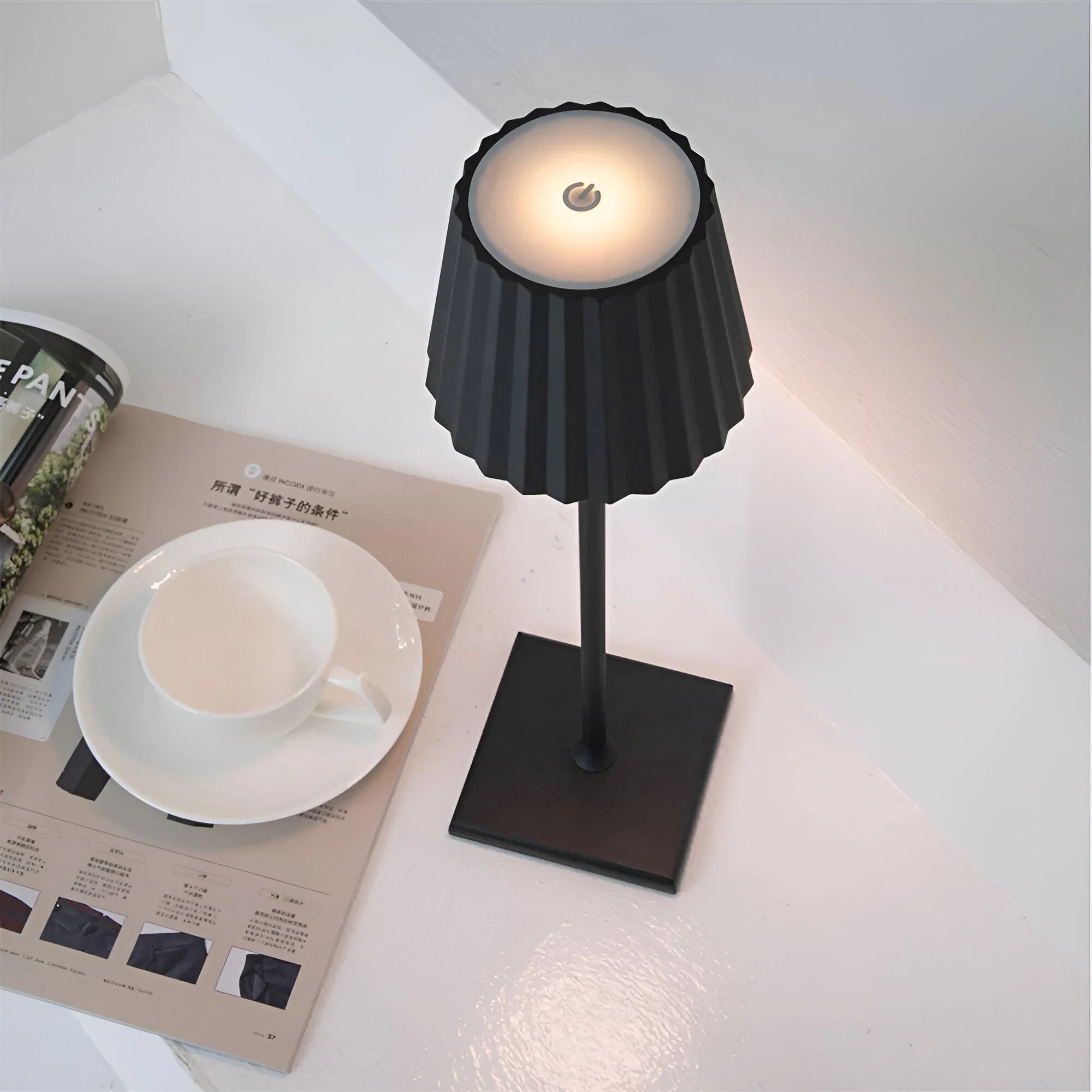 LaminaTouch 2.0 - Dimmable Wireless and Rechargeable Modern LED Table Lamp - Image 4