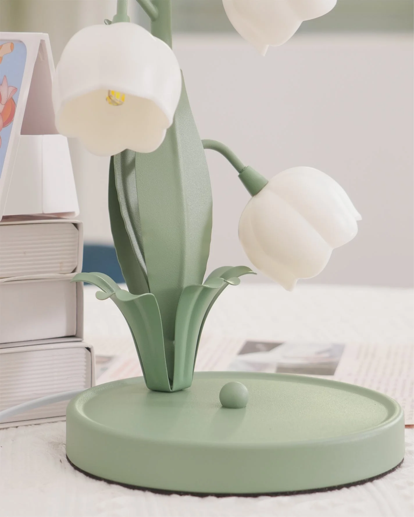 Table lamp with a bell orchid - Image 22