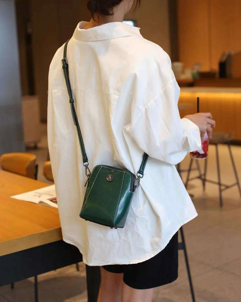 VeraLoft™ Crossbody — Effortless Style and Freedom to Move Hands-Free - Image 2